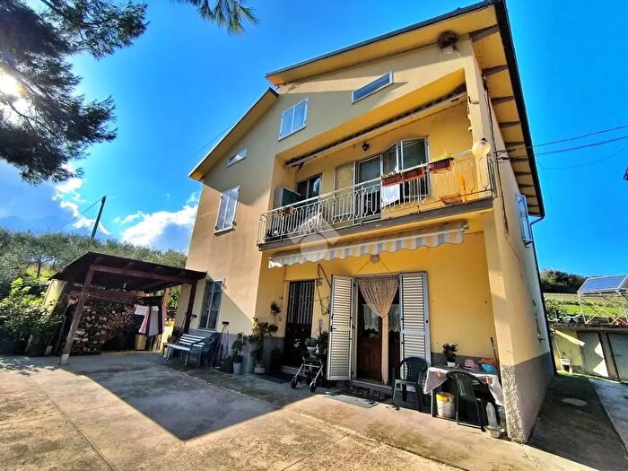 Casa con 6 locali in vendita in Via Marrone, Tavullia