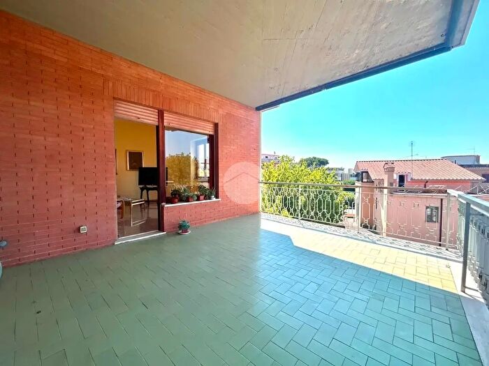 Appartamento trilocale in vendita in Via Leonardo Greppi, Roma
