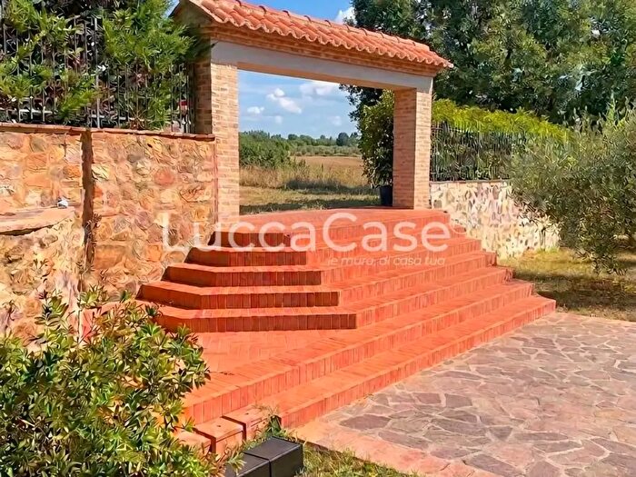 Casa con 13 locali in vendita in Monticiano
