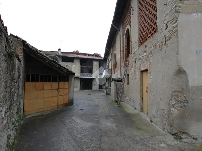 Casa con 5 locali in vendita in Via SantAgostino, Bulciago