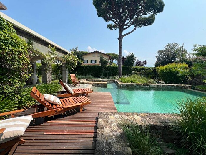 Casa con 6 locali in affitto in Via Alessandro Tassoni, Cinquale, Montignoso