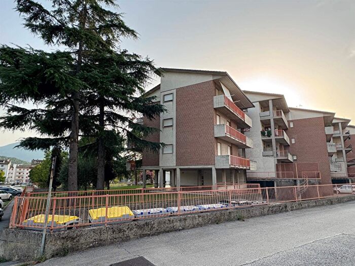 Appartamento con 5 locali in vendita in Via Kennedy, Umbertide