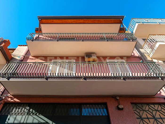 Casa con 6 locali in vendita in Via del Chinotto, Catania