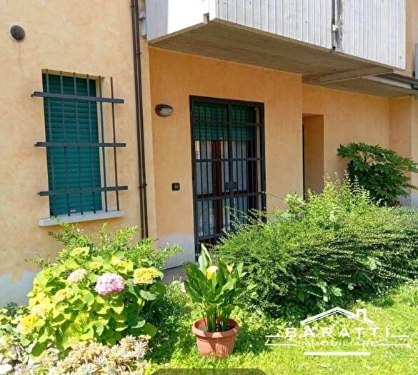 Appartamento con 5 locali in vendita in Suzzara