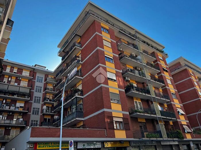 Appartamento trilocale in vendita in Via Riccardo Zampieri, Roma