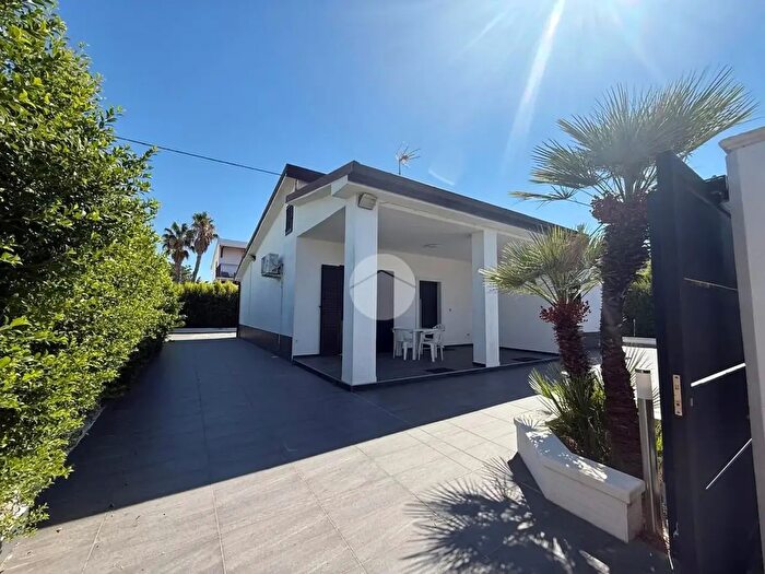 Casa quadrilocale in vendita in Via delle Gardenie, CoriglianoRossano