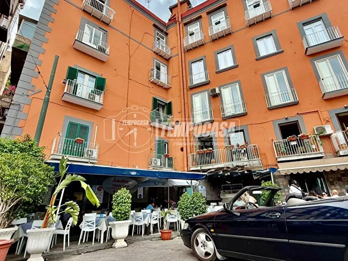 Appartamento con 5 locali in vendita in Via Mergellina, Napoli
