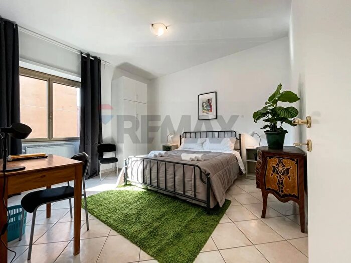 Appartamento con 5 locali in affitto in Via Tuscolana, Roma