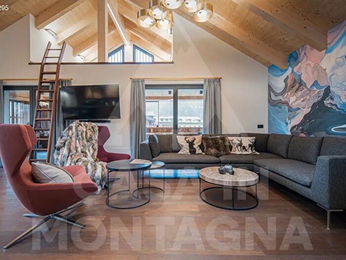 Casa con 6 locali in vendita in San Giovanni di Fassa