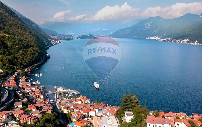 Appartamento quadrilocale in vendita in Via Schignano, Argegno