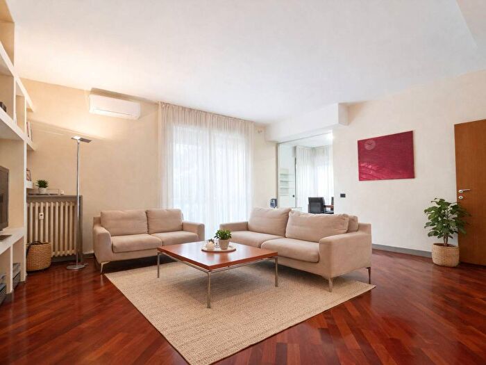 Appartamento quadrilocale in affitto in Via dei Benedettini, Bande Nere, Milano