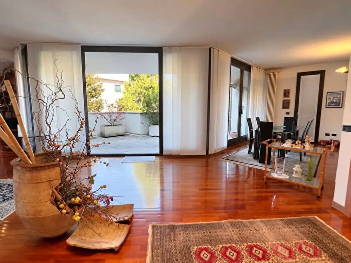 Appartamento con 5 locali in vendita in Via San Giovanni Bosco, Vimercate