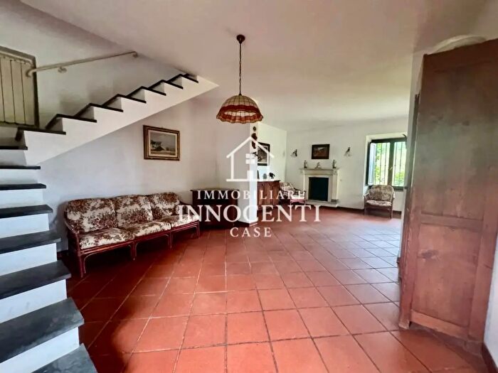 Casa con 7 locali in vendita in Montignoso