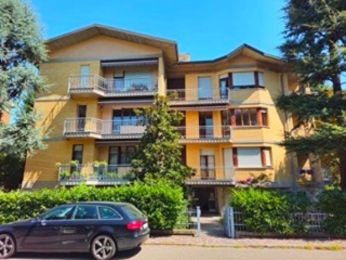 Appartamento con 6 locali in vendita in Viale Giacomo Puccini, Sassuolo