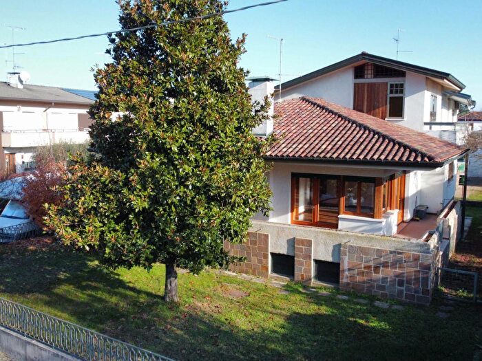 Casa con 5 locali in vendita in Via Saluzzo, Udine