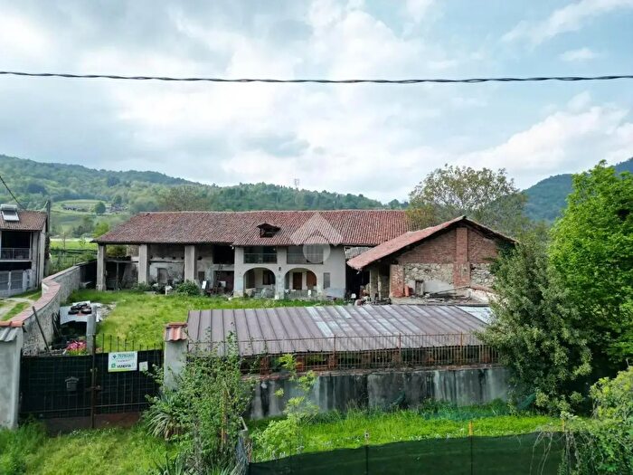 Casa quadrilocale in vendita in Via Morra S Giovanni, Busca