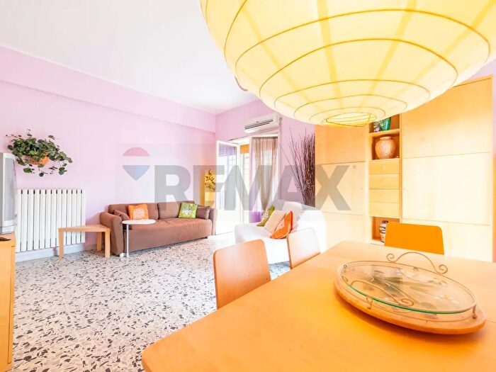 Appartamento con 5 locali in vendita in Viale Spagna, Pomezia