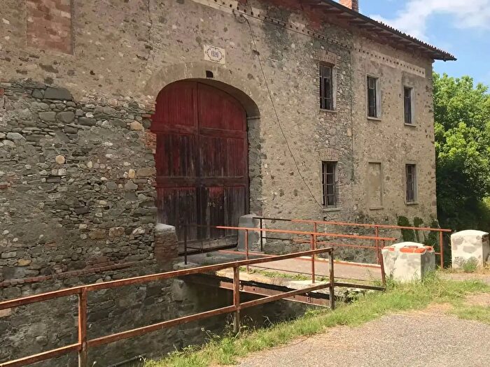 Casa con 5 locali in vendita in Tortona