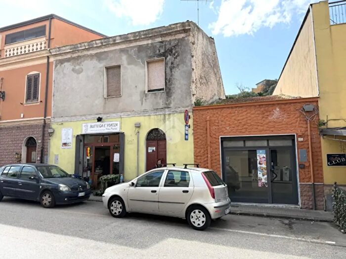 Casa quadrilocale in vendita in Via Colonnello Serra, Ossi