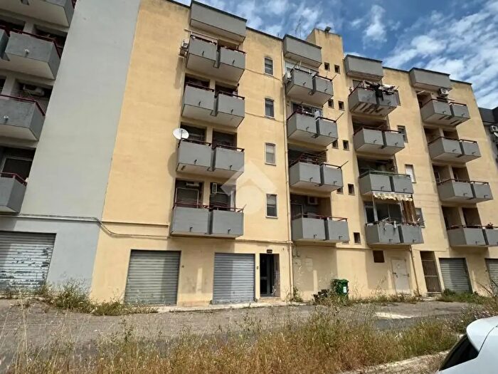 Appartamento quadrilocale in vendita in Via Lago di Nemi, Taranto