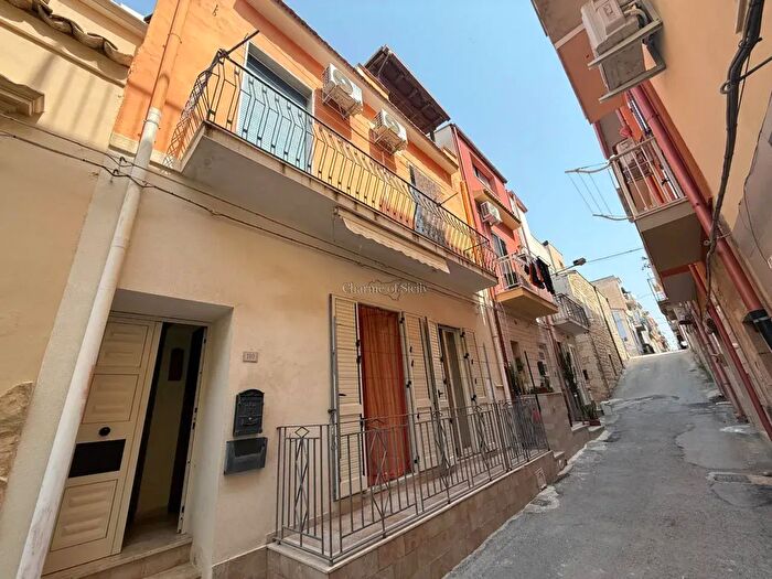 Casa quadrilocale in vendita in Via Raganzino, Pozzallo