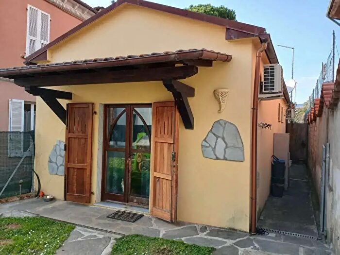 Casa trilocale in vendita in Ale Stazion, Massa