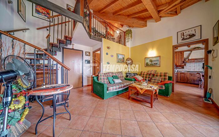 Appartamento trilocale in vendita in Via Luigi Cadorna, Fagnano Olona