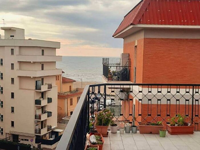 Appartamento trilocale in affitto in Via Venezia, Centro, Nettuno