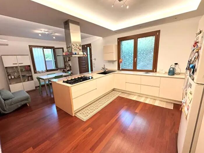 Casa quadrilocale in vendita in Viale Merano, Riccione