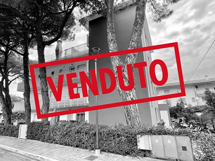 Appartamento trilocale in vendita in Via Cimarosa, Lignano Sabbiadoro