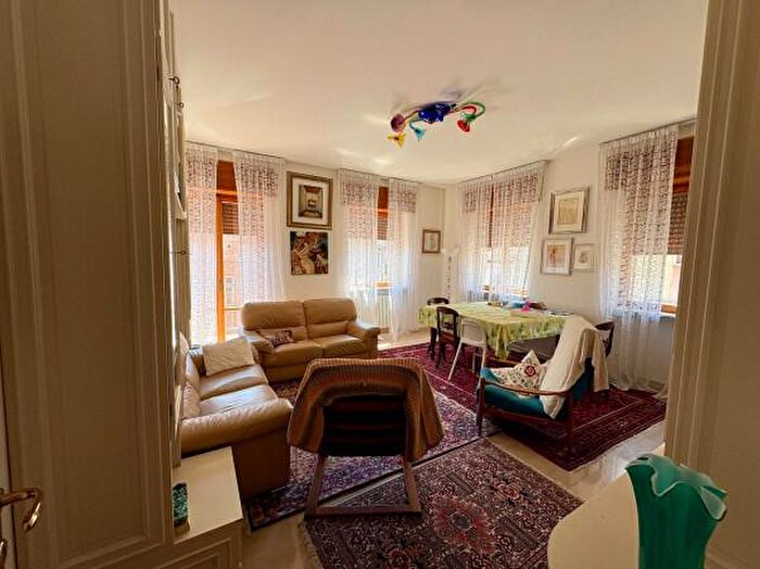 Appartamento con 5 locali in vendita in Via Campagna, Piacenza