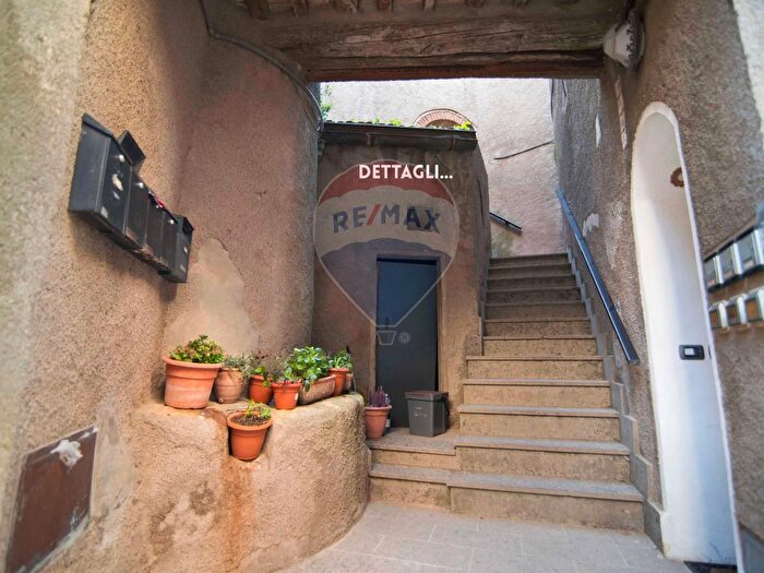 Appartamento con 7 locali in vendita in Piazzetta dellIncrociata, Roccastrada