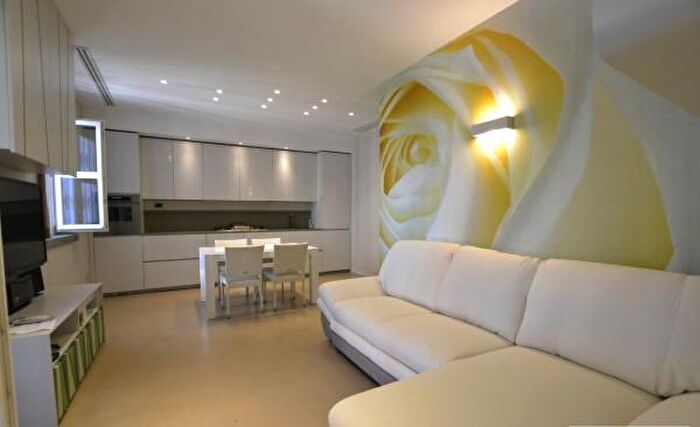 Appartamento trilocale in affitto in Riccione