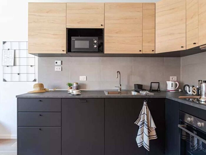 Appartamento quadrilocale in affitto in Via Vespri Siciliani, Giambellino, Milano