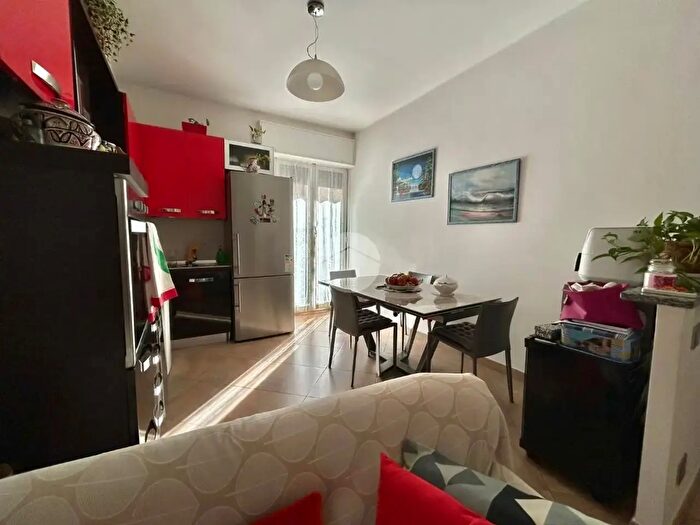 Appartamento trilocale in vendita in Via Mignone, Savona