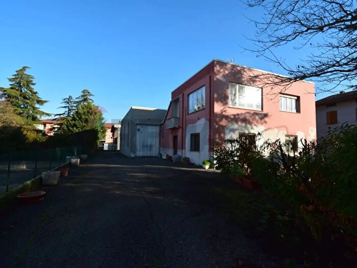 Casa con 8 locali in vendita in Via Malerba, Sala Baganza