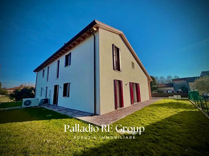 Casa con 6 locali in vendita in Via Stadio, Torri Di Quartesolo