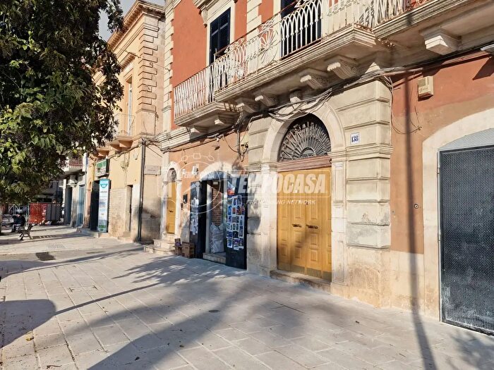 Casa trilocale in vendita in Piazza di Carbonara Umberto I, Bari