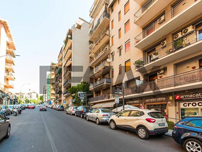Appartamento con 5 locali in affitto in Via Caronda, Vulcania Sanzio, Catania