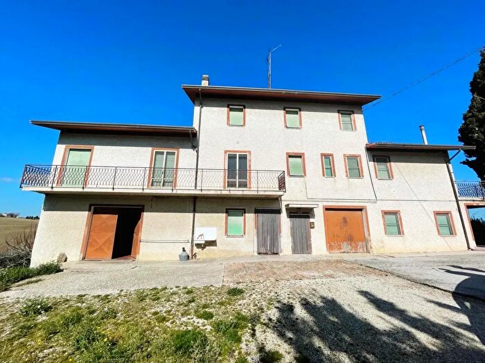Casa con 10 locali in vendita in Monsano