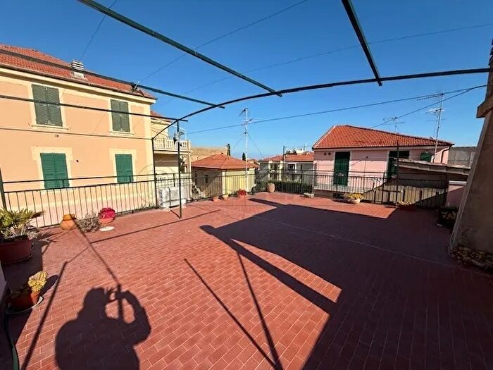 Appartamento con 5 locali in vendita in Via Demaestri, Spotorno