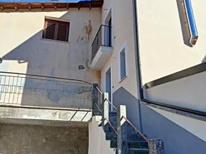 Appartamento trilocale in vendita in Via Galileo Galilei, Tornimparte