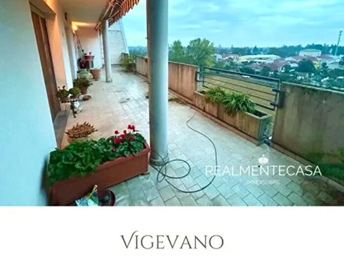 Appartamento quadrilocale in vendita in Viale Francesco Petrarca, Vigevano