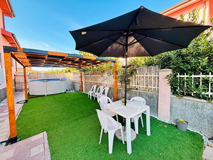 Casa con 6 locali in vendita in Via Cossetto, SantAntioco