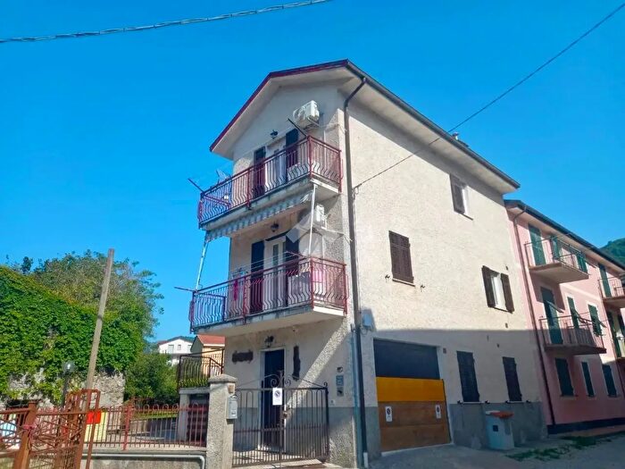 Casa quadrilocale in vendita in Via Domenico Cuneo, San Colombano Certenoli