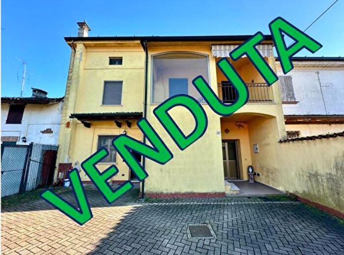 Casa con 6 locali in vendita in Via Asperti, San Bassano