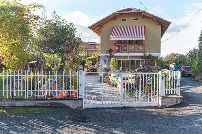 Casa con 10 locali in vendita in Via Viola, Cirie