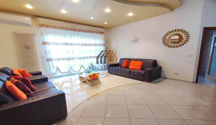 Appartamento con 10 locali in vendita in Bitonto