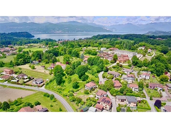 Appartamento quadrilocale in affitto in Via Vignetta Brebbia Va, Brebbia