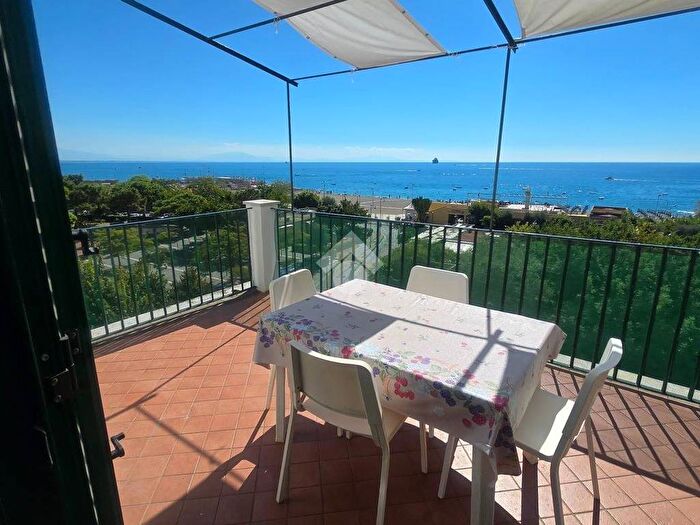Appartamento con 5 locali in affitto in Via madonna dell'arco, Centro, Vietri sul Mare